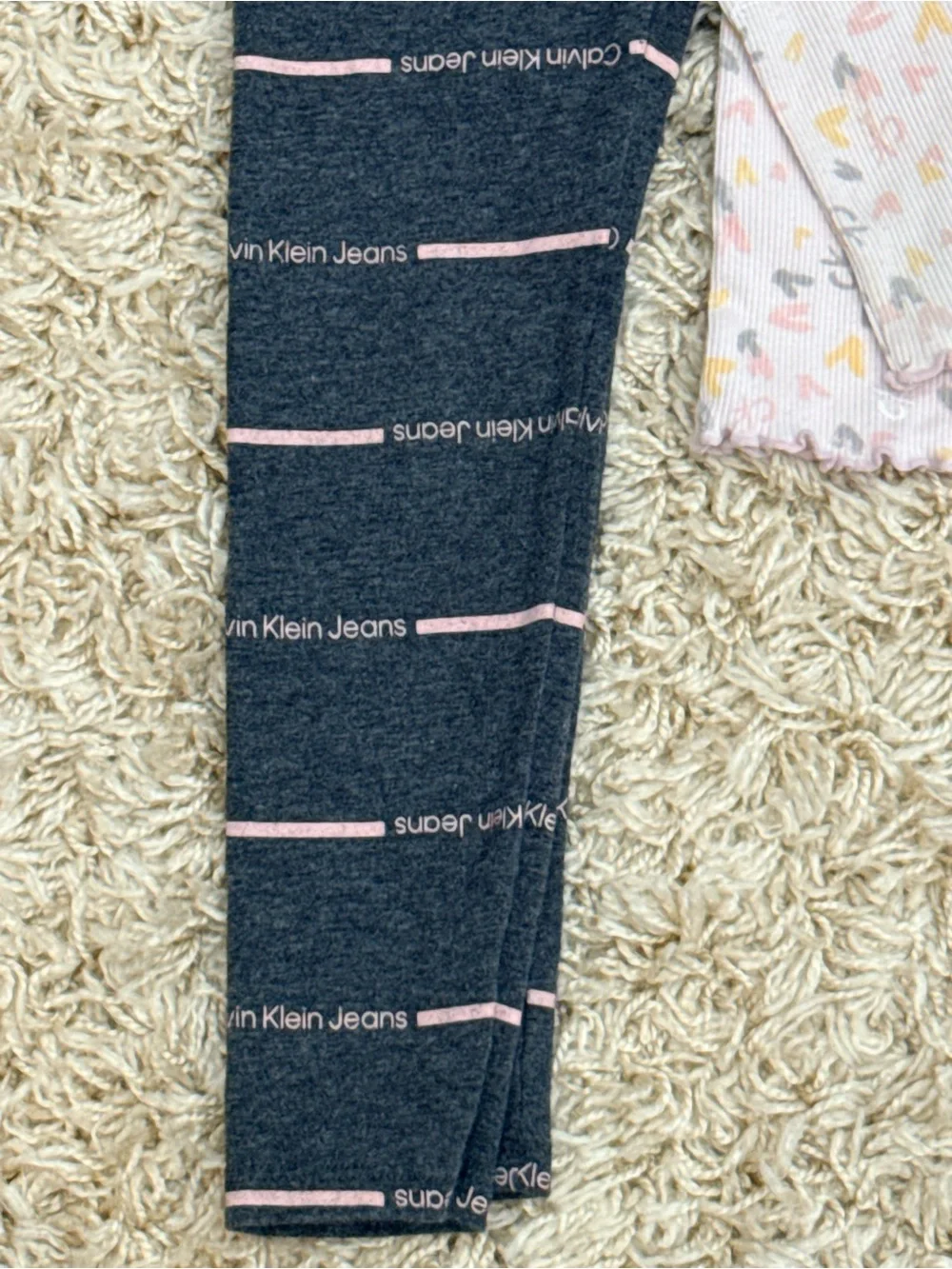 Calvin Klein Jeans Heart Print Top & Leggings Set – Size S